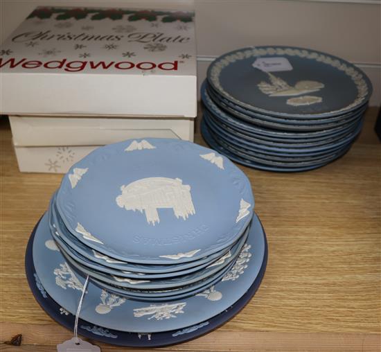 A Wedgwood tri-coloured Jasperware Christmas Anniversary plate and a collection of Christmas and other plates (22)